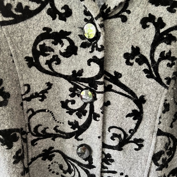 Laura Ashley 💯 percent wool 3 button gray and black blazer. Size M. Boiled wool - Picture 3 of 7